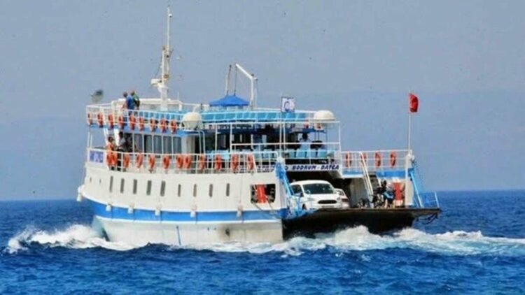 Bodrum’da feribota kuvvetli rüzgar engeli
