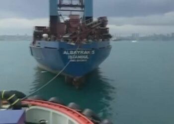 Marmara Denizi'nde makine arızası yapan gemi kurtarıldı