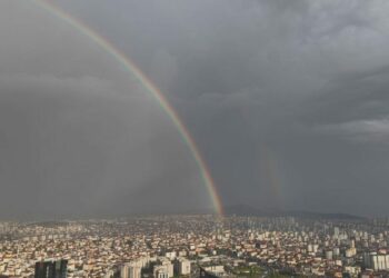 İstanbul'da yağışın ardından gökkuşağı sürprizi