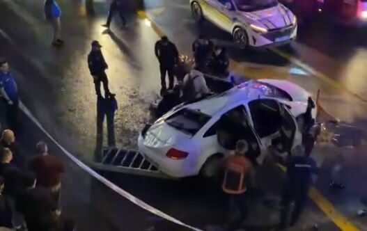 Ankara’da kontrolden çıkan otomobil Sıhhiye Köprüsü'nden alt yola düştü; 1 yaralı