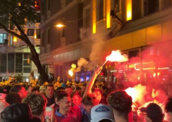 İstanbul'da Aston Villa taraftarları şampiyonluğu kutladı