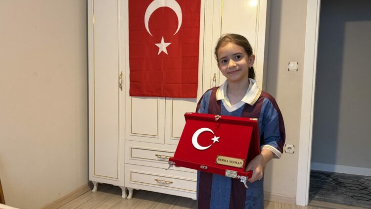 Kavanozda biriken iyilik ödülsüz kalmadı; 9 yaşındaki Berra’ya sürpriz