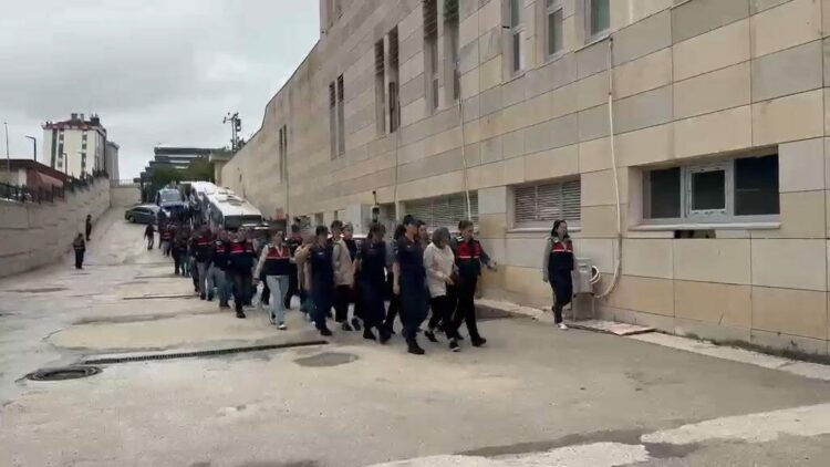 Yoğun bakım usulsüzlüğü operasyonunda 19 şüpheli adliyede