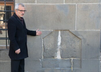 'Diyarbakır'da tarihi Ulucami'nin duvarlarındaki 2 boşluk, kayıp kitabelere işaret ediyor'