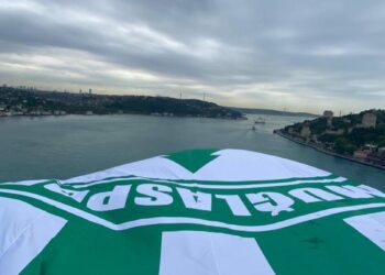 Muğlaspor'un bayrağı İstanbul Boğazı’nda dalgalandı
