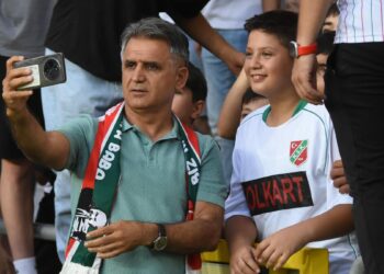 Karşıyaka'da Basatemür kalmaya sıcak