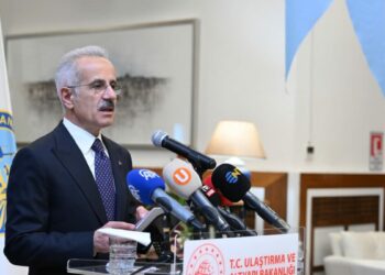 Bakan Uraloğlu: Hava yollarında hedefimiz 270 milyon yolcu