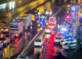 Küçükçekmece'de kazaya müdahale eden trafik polisine otomobil çarptı