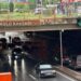 Diyarbakır'da sağanak; yollar göle döndü, iş yerlerini su bastı