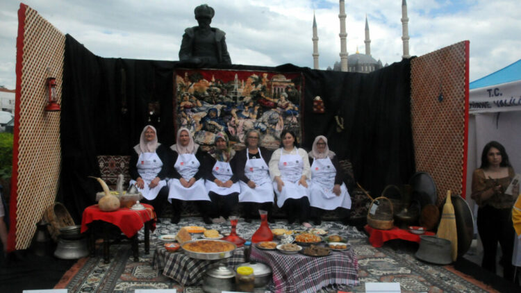 Edirne'de Türk Mutfağı Haftası, kurulan bayram sofrası ile başladı