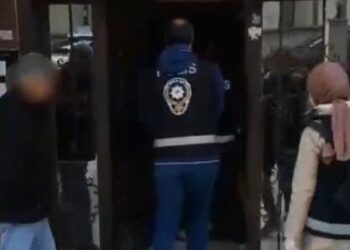 Güzellik merkezinin müşterilerini dolandıran 10 şüpheliye gözaltı