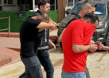 'Dur’ ihtarına uymayan sürücü takip sırasında kaza yaptı; 2 tutuklama