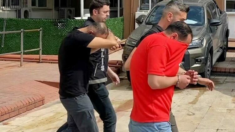 'Dur’ ihtarına uymayan sürücü takip sırasında kaza yaptı; 2 tutuklama