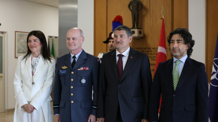 Roma’da ‘Ankara NATO Zirvesi Ekseninde İttifakın Güney Kanadı’ paneli düzenlendi