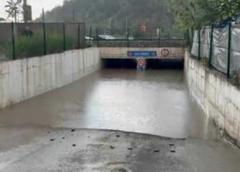 Kırıkkale'de sağanak; altgeçit ve caddeler suyla doldu