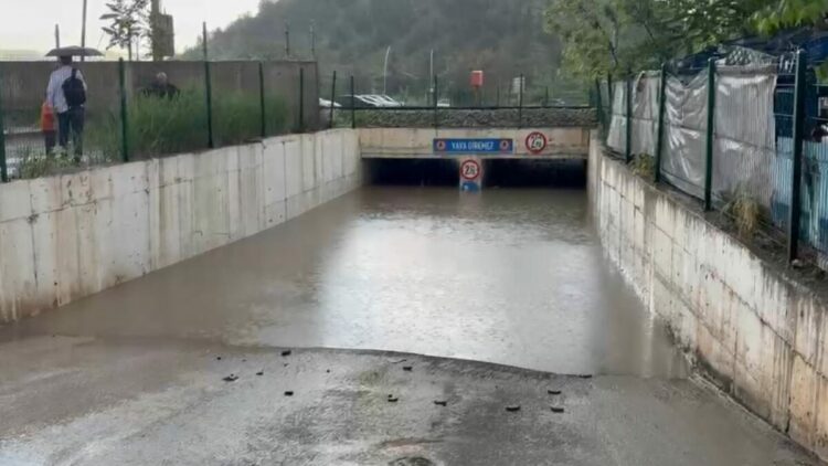 Kırıkkale'de sağanak; altgeçit ve caddeler suyla doldu