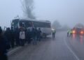 Yolcu minibüsü ile tanker çarpıştı: 3 yaralı