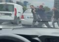 Ataşehir'de iki sürücü arasında çıkan kavga kamerada