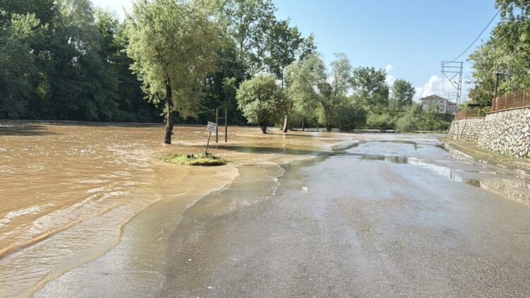Bartın Irmağı'nda su seviyesi 2 metre yükseldi