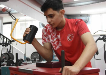 15 yaşında bileğiyle Avrupa şampiyonu