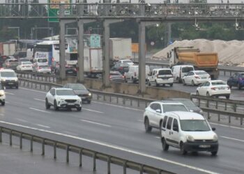 Kurban Bayramı tatili öncesi son iş gününde TEM'de trafik yoğunluğu