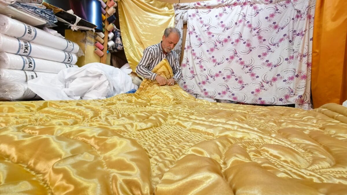 Kraliçe 2’nci Elizabeth için de yorgan diken 60 yıllık ‘yorgancı’ zamana direniyor