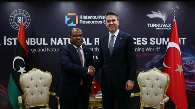 Bakan Alparslan Bayraktar, Libya Petrol ve Gaz Bakanı Abdülsadık ile görüştü