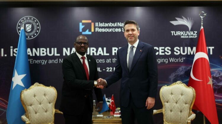 Bakan Alparslan Bayraktar, Somali Petrol ve Maden Kaynakları Bakanı Mohamed ile görüştü