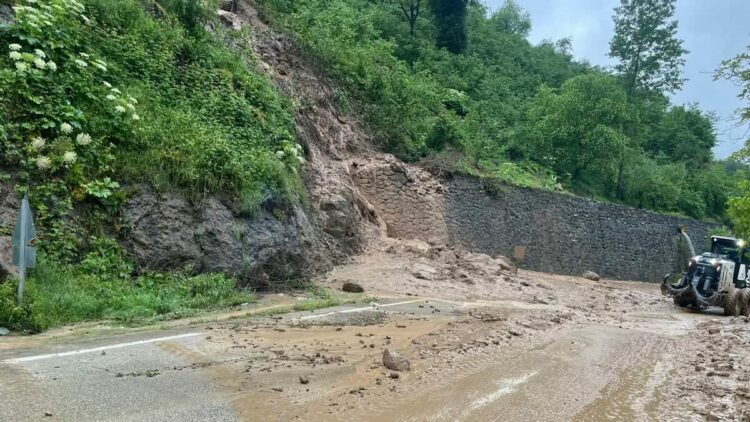 Ordu’da yağışlar heyelanlara neden oldu