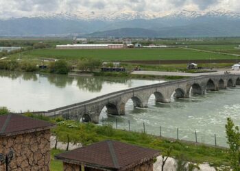 Muş'ta Alparslan-2 Barajı ve HES’te ilk kez dolusavak kapakları açıldı