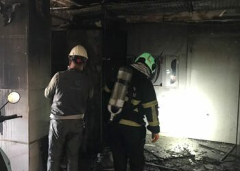 Apartmanda çıkan yangında 6 kişi dumandan etkilendi