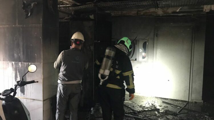 Apartmanda çıkan yangında 6 kişi dumandan etkilendi