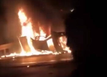 Takla atan otomobil, alev aldı: 2 ölü, 3 ağır yaralı
