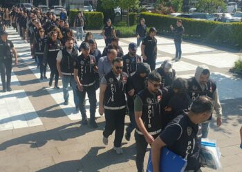 Sahte stajyerler üzerinden haksız kazanç elde eden 21 şüpheli adliyede