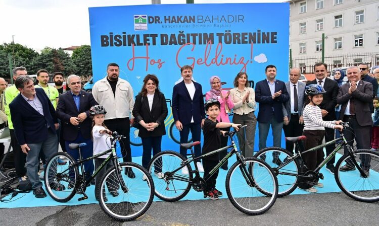 Bahçelievler’de 4 bin 100 çocuğa bisiklet dağıtıldı