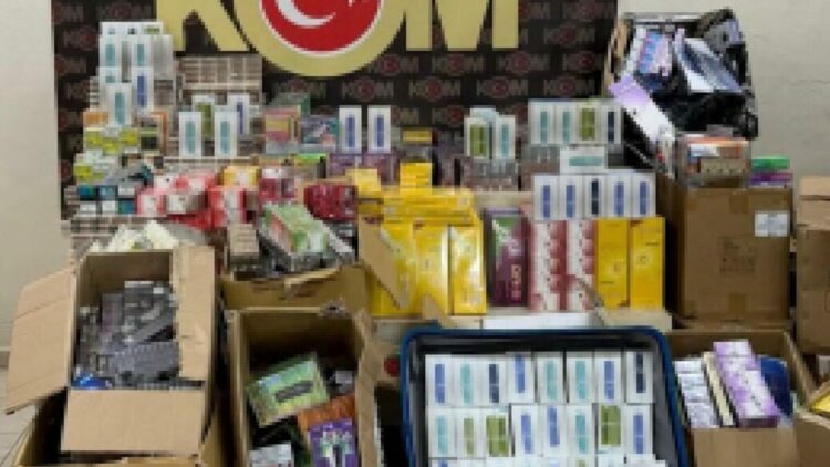 İzmir'de kaçak sigara operasyonu