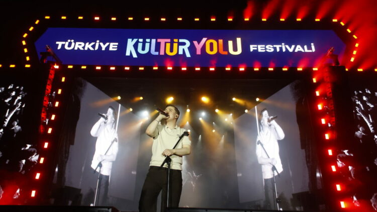Eskişehir’de Poizi konserine yoğun ilgi