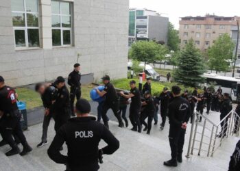 Kocaeli merkezli 23 ilde ‘sahte araç kiralama’ operasyonu; 35 tutuklama