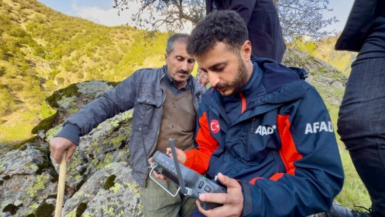 Muş'ta dereye düşen Gülsima aranıyor