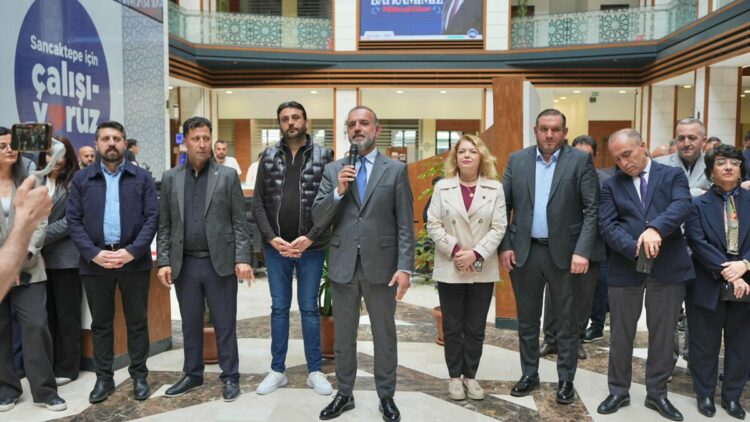 Sancaktepe Belediye Başkanı Yeğin, belediyede görev yapan personellerle bayramlaştı