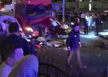 Giresun'da 4 araçlı zincirleme kaza kamerada; 3'ü çocuk 5 ölü, 7 yaralı