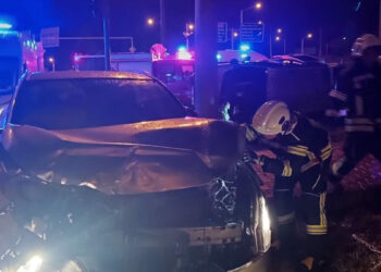 Otomobiller çarpıştı: 1 ölü, 5 yaralı