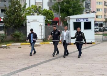 İstanbul merkezli 'rüşvet' soruşturmasında CHP'li il başkanı adliyede