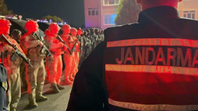 İzmir'de Büyükşehir iştiraki şirkete 'ihaleye fesat' operasyonu; 4 şüpheli adliyede
