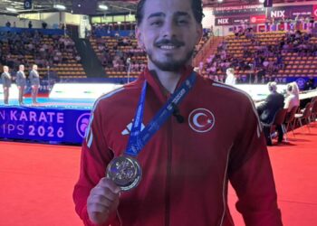 Ömer Faruk Yürür, Avrupa Karate Şampiyonası'nda altın madalya kazandı