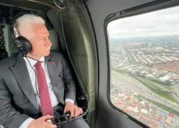 Vali Gül, bayram tatilinin ilk gününde İstanbul trafiğini havadan denetledi