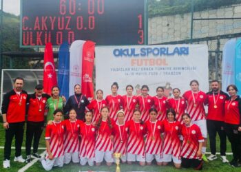 İzmir'e yıldızlarda futbolda çifte şampiyonluk