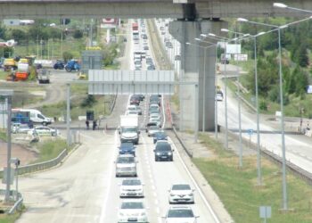 'Kilit kavşak' Kırıkkale'de bayram trafiği yoğunluğu