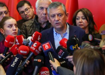 Özgür Özel: Herkesin beklentisi 40 günlük sürede kurultayın toplanması