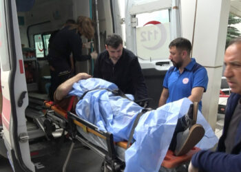 Bayram tatili yolunda kaza; 3’ü çocuk 5 yaralı